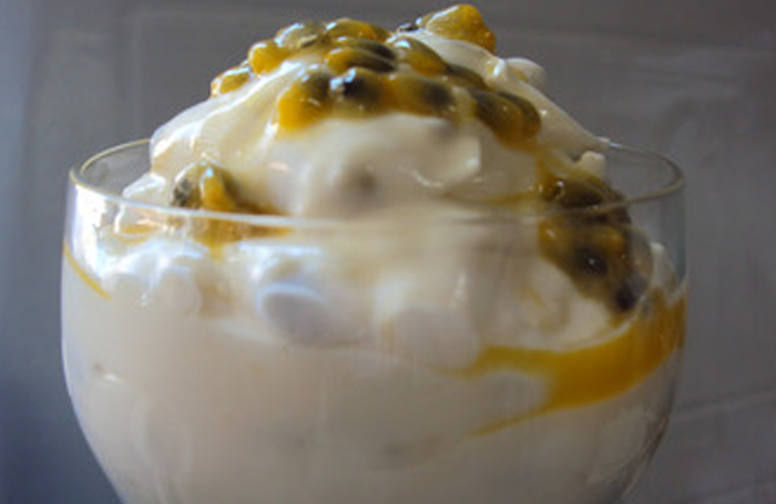 mousse-de-maracuja-com-folhas-de-gelatina