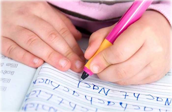 crianca-escrevendo